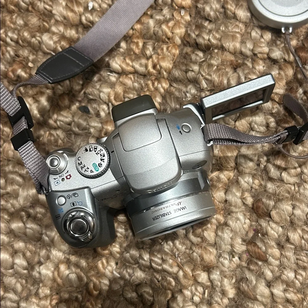 Canon PowerShot S2 IS 5.0MP 12x Digital Camera Silver w/ Vlog Flip-Viewer